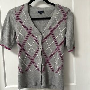 Reitmans Grey and pink argyle knit sweater